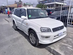 Toyota RAV4 1999 White