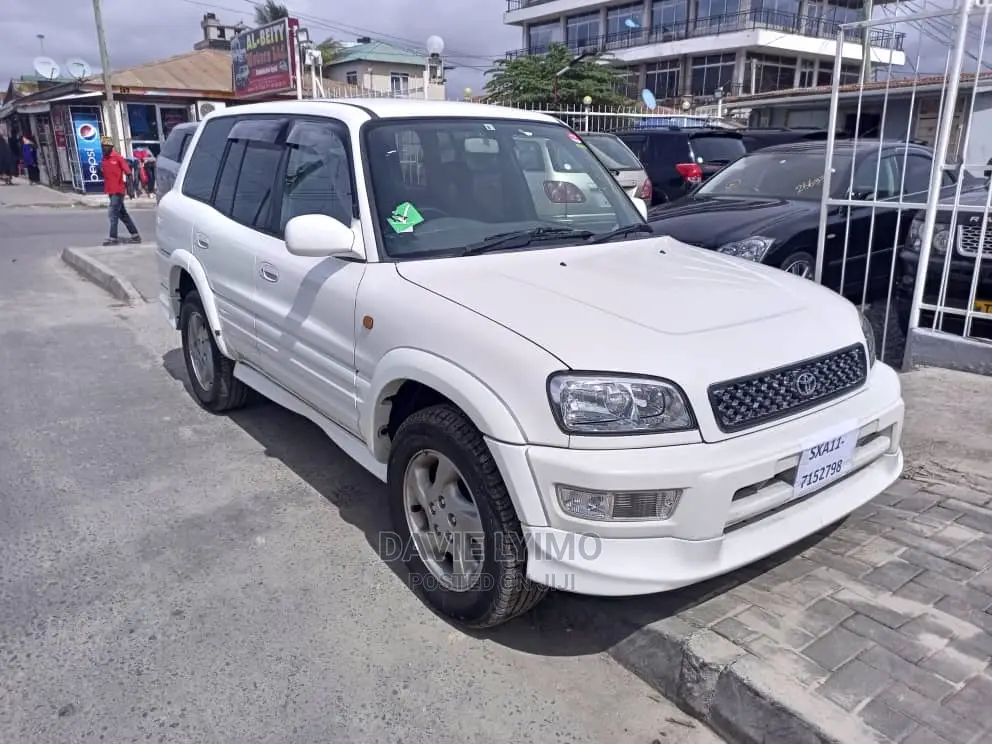 Toyota RAV4 1999 White