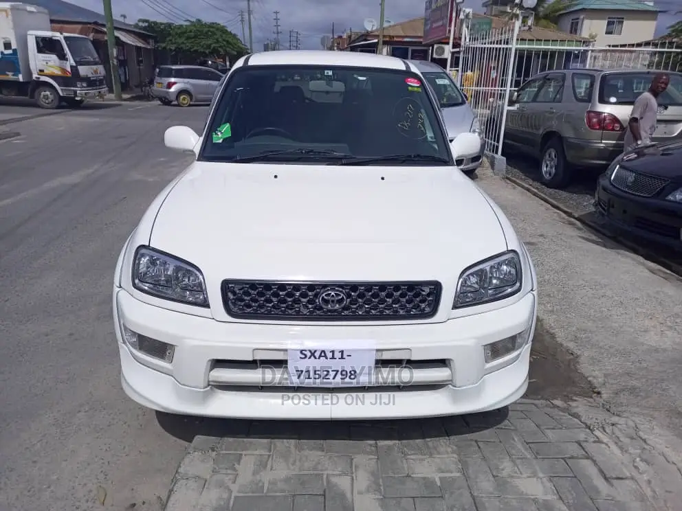 Toyota RAV4 1999 White
