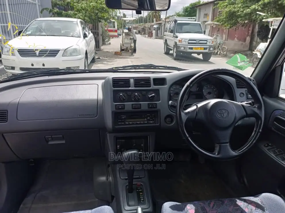 Toyota RAV4 1999 White