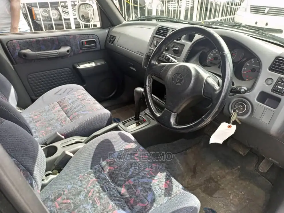Toyota RAV4 1999 White