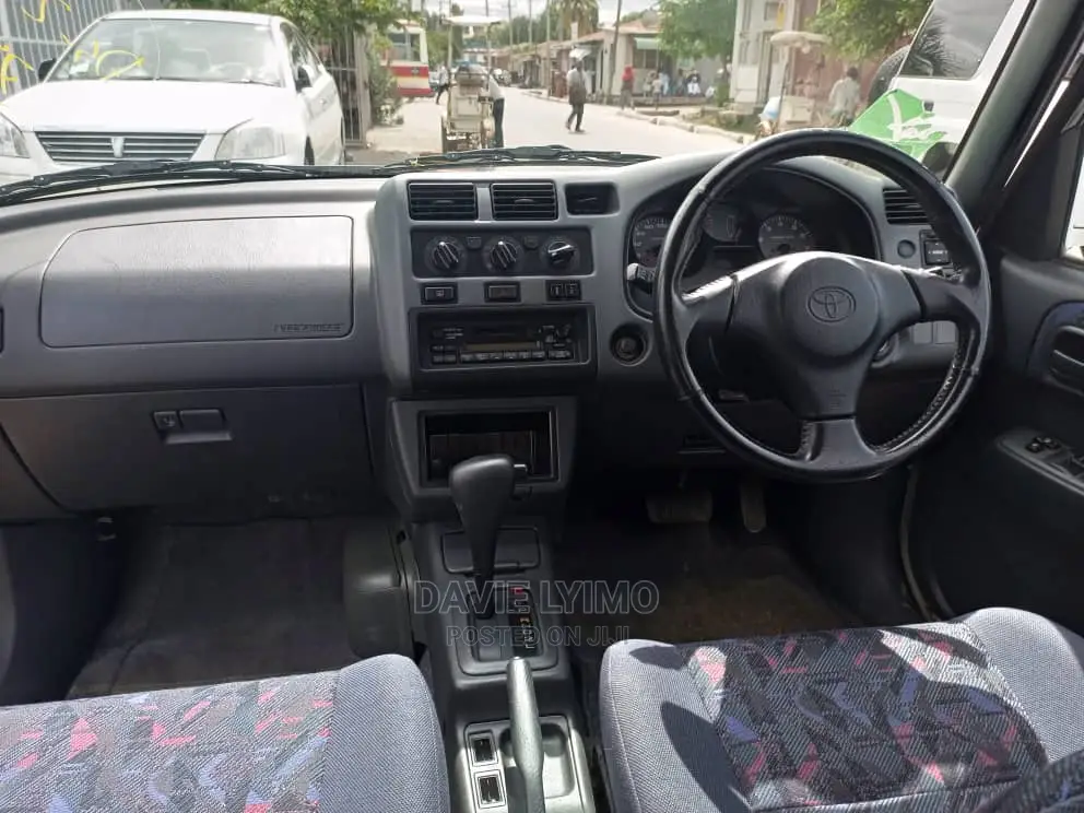 Toyota RAV4 1999 White