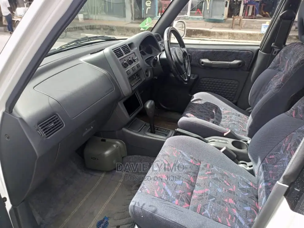 Toyota RAV4 1999 White