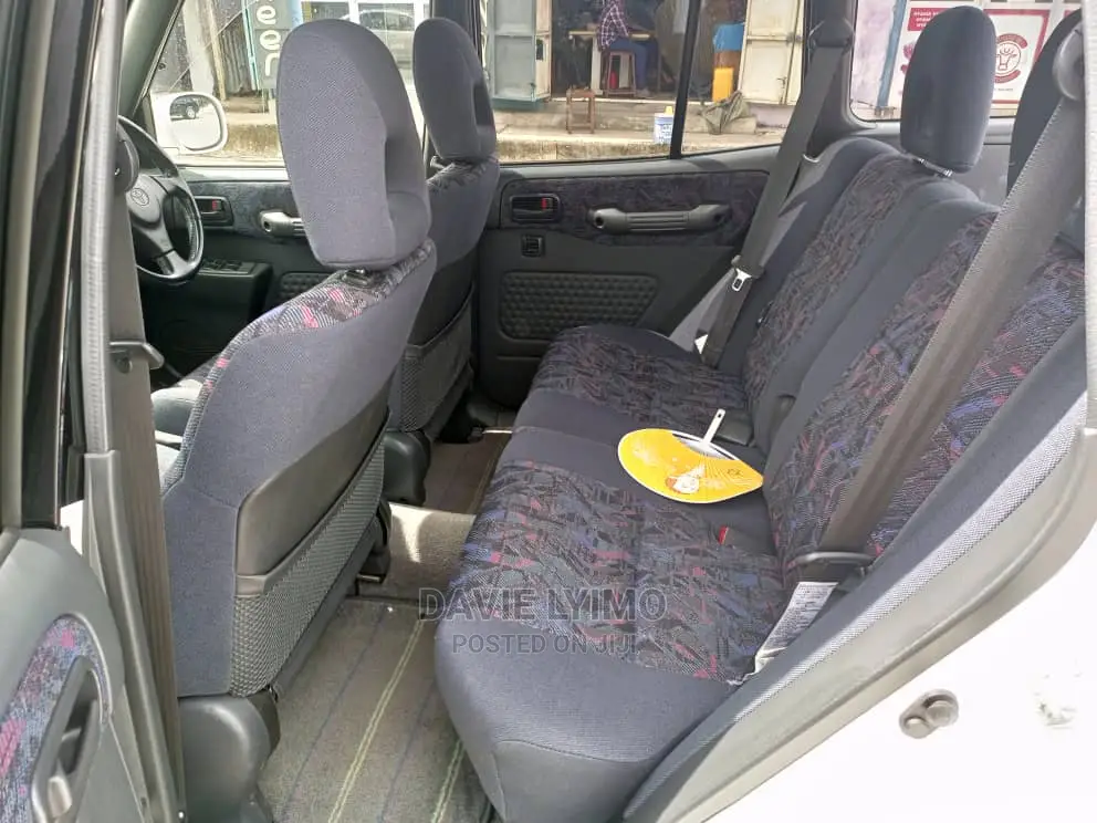 Toyota RAV4 1999 White