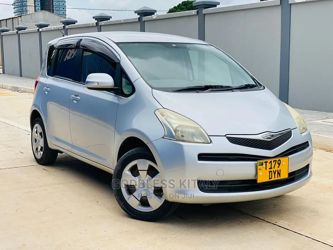 Toyota Ractis 2005 Silver