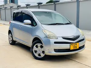 Toyota Ractis 2005 Silver