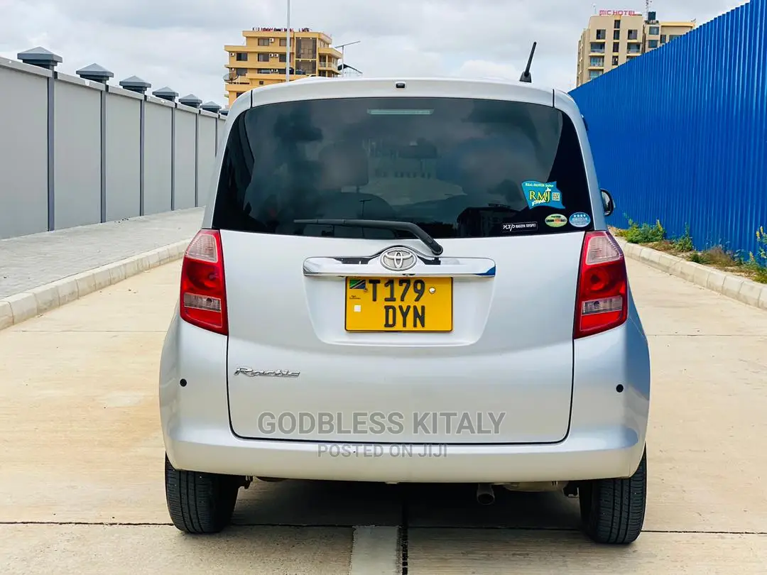 Toyota Ractis 2005 Silver