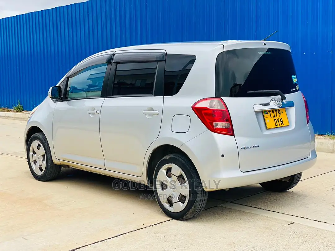 Toyota Ractis 2005 Silver