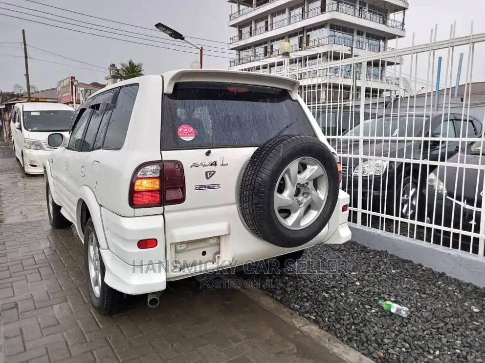 Toyota RAV4 1999 White