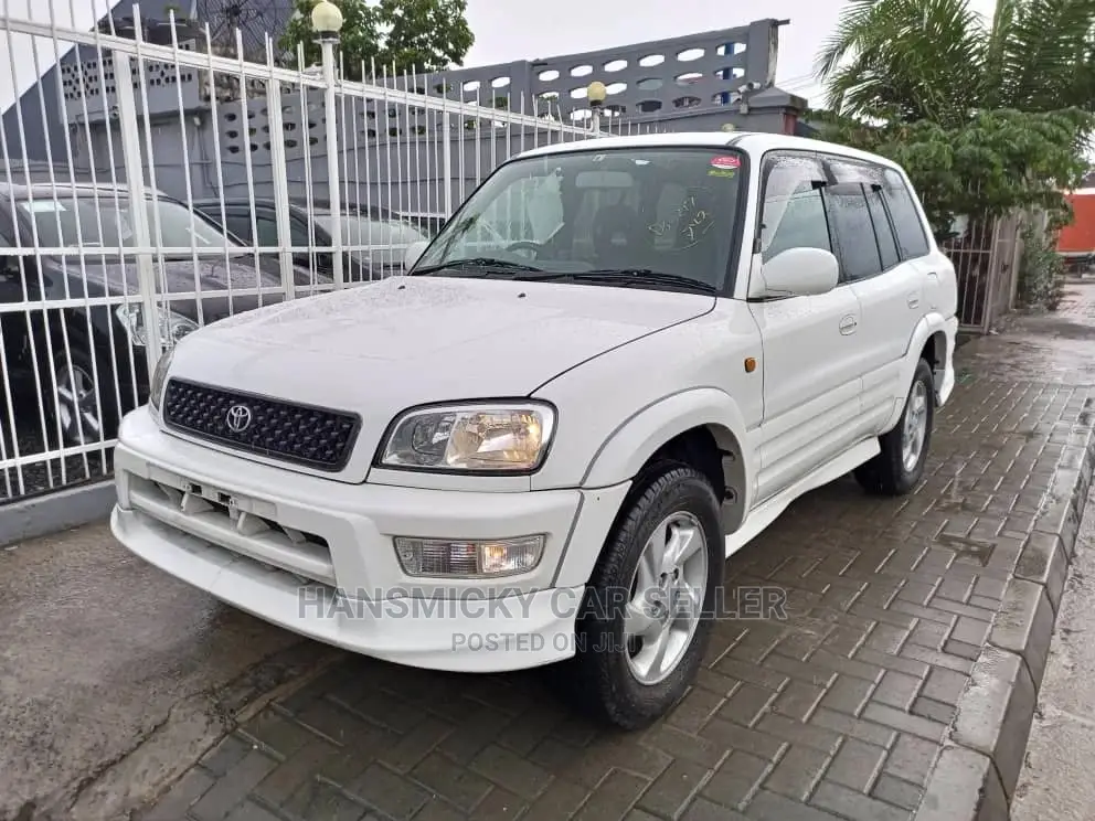 Toyota RAV4 1999 White