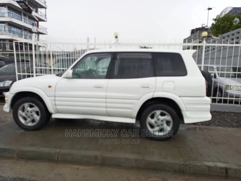 Toyota RAV4 1999 White
