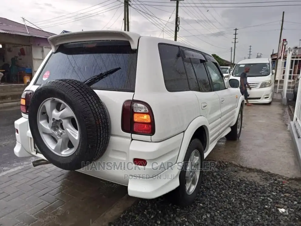 Toyota RAV4 1999 White