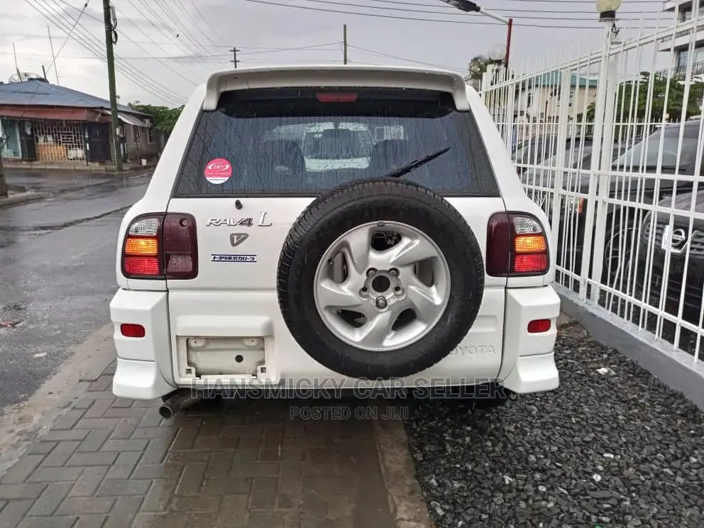 Toyota RAV4 1999 White