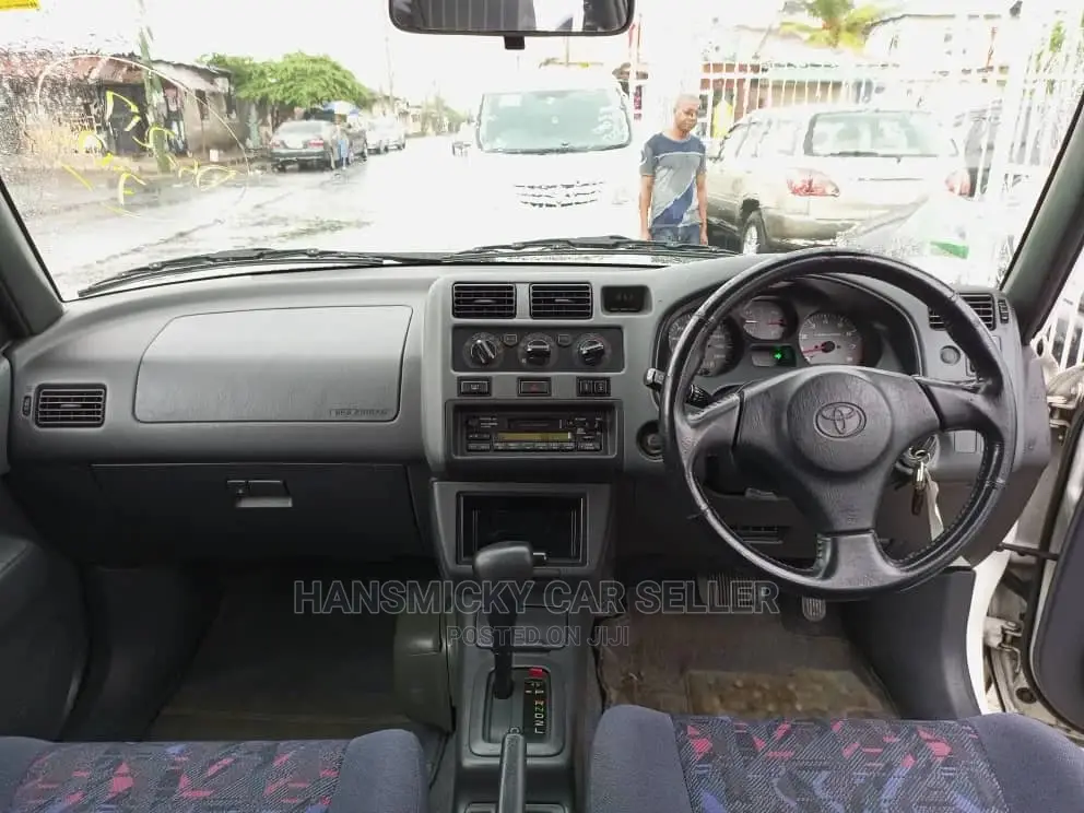 Toyota RAV4 1999 White