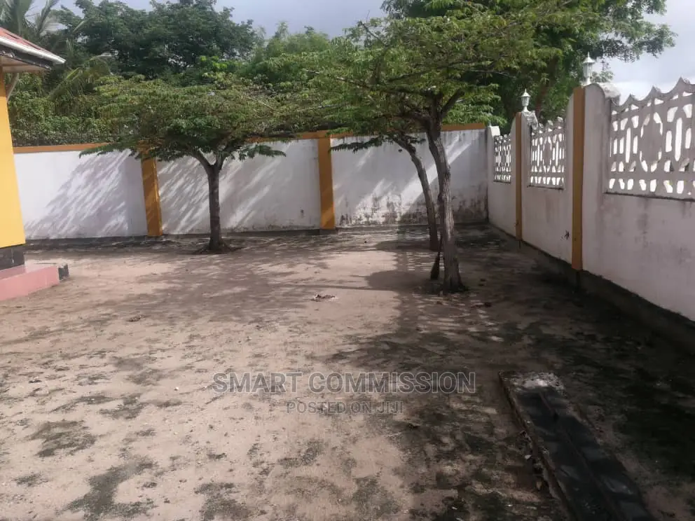 Guest House Na Hotel Inauzwa Iko Bagamoyo Mjini