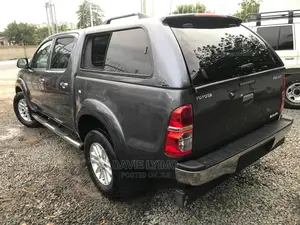 Toyota Hilux 2013 Gray