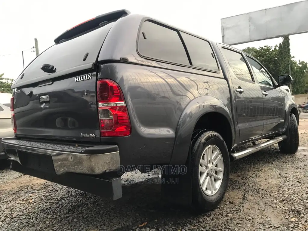 Toyota Hilux 2013 Gray