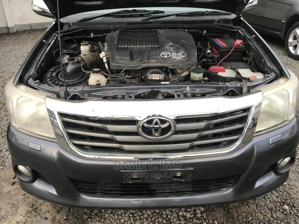Toyota Hilux 2013 Gray