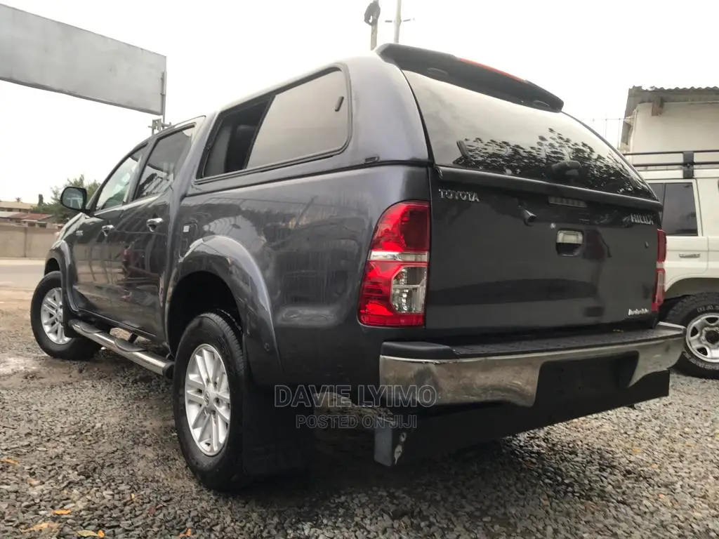 Toyota Hilux 2013 Gray