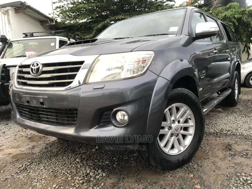 Toyota Hilux 2013 Gray