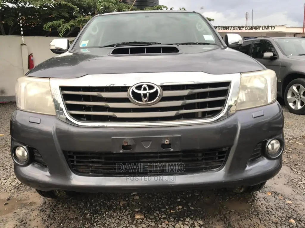 Toyota Hilux 2013 Gray