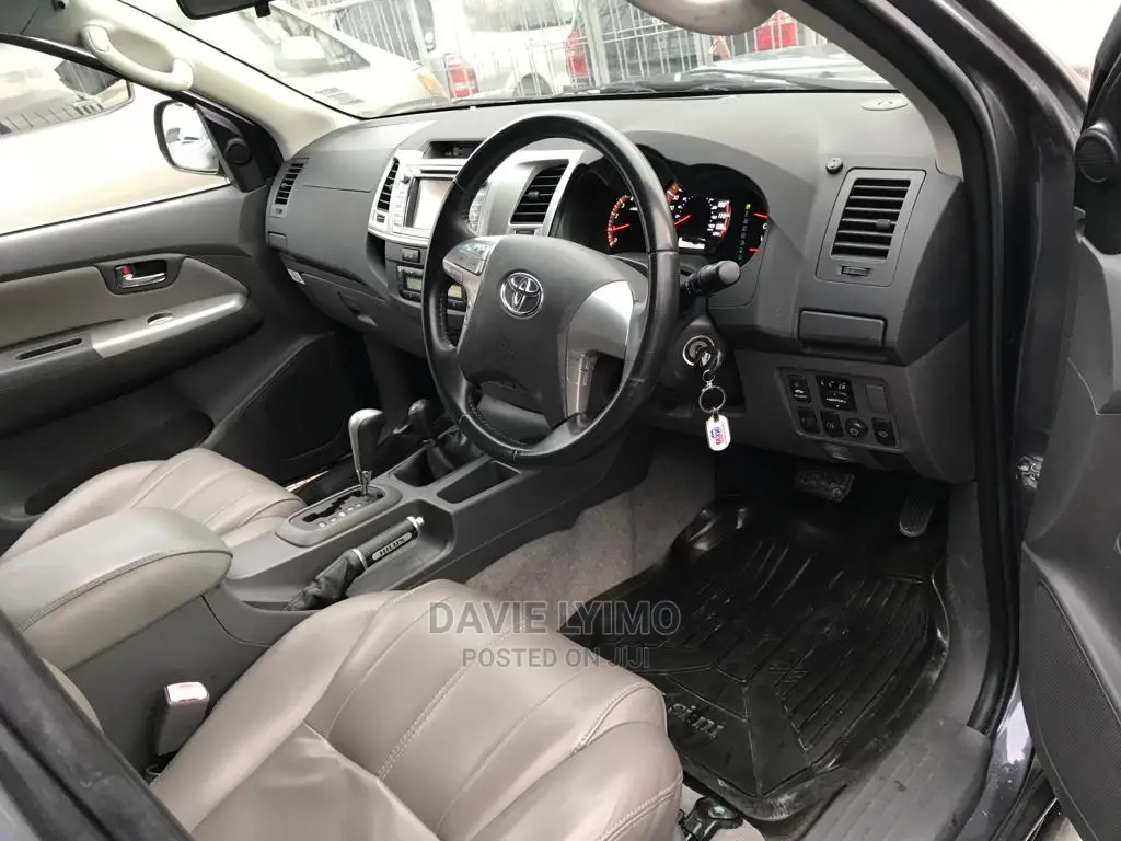 Toyota Hilux 2013 Gray