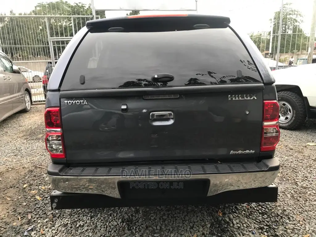 Toyota Hilux 2013 Gray