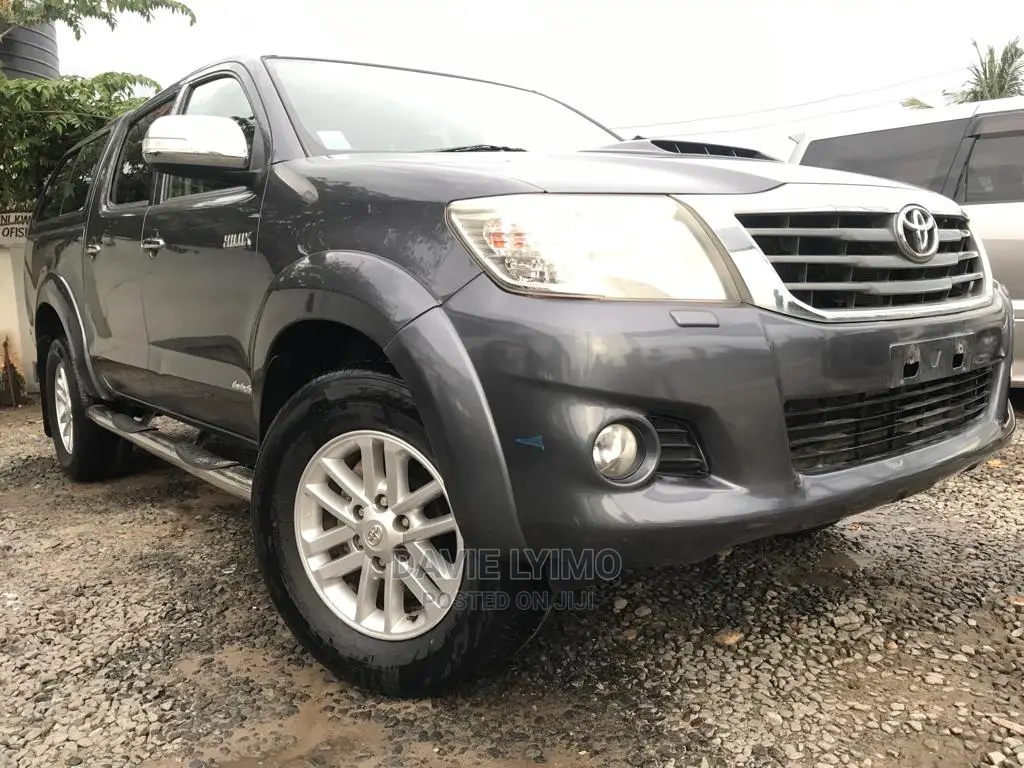 Toyota Hilux 2013 Gray