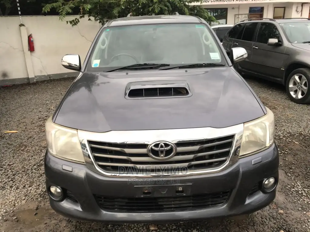 Toyota Hilux 2013 Gray