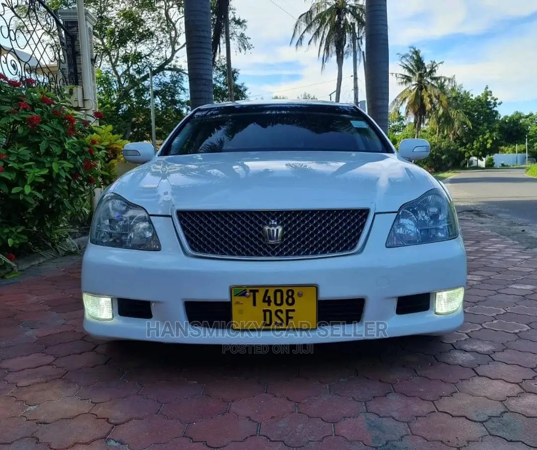 Toyota Crown 2004 White