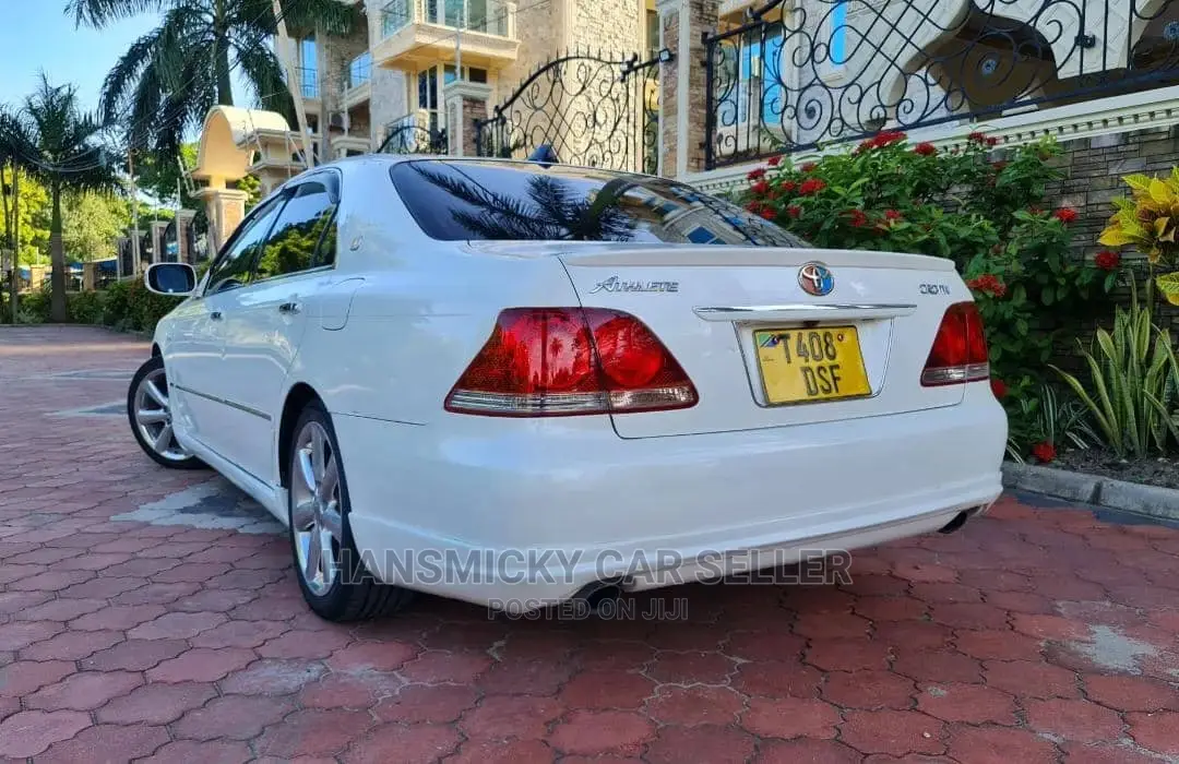 Toyota Crown 2004 White