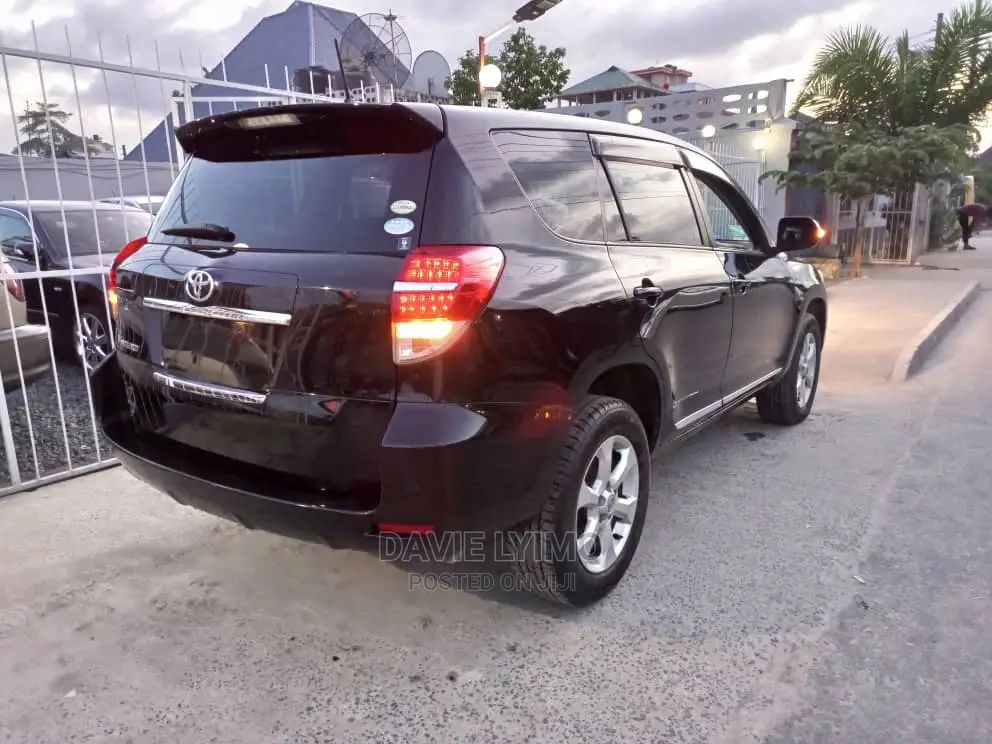 Toyota Vanguard 2011 Black