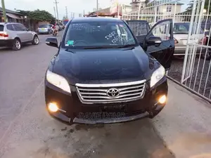 Toyota Vanguard 2011 Black
