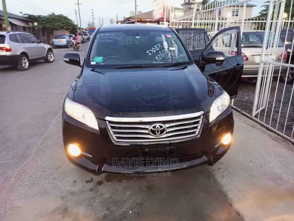 Toyota Vanguard 2011 Black