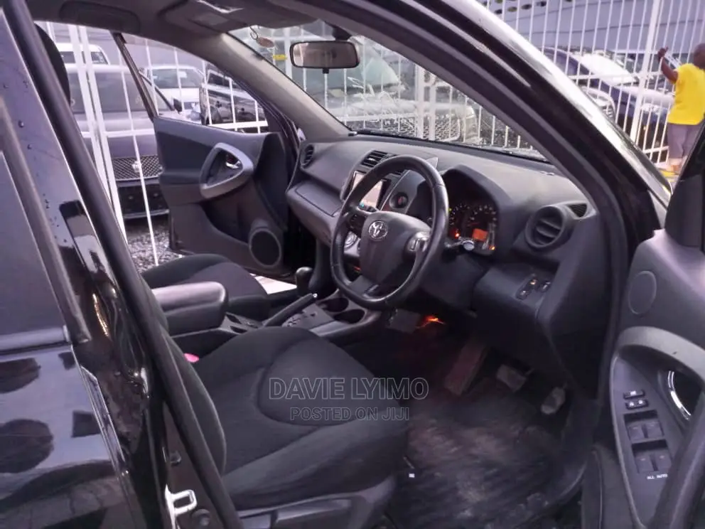 Toyota Vanguard 2011 Black