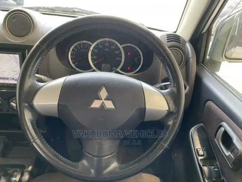 Mitsubishi Pajero 2009 Silver