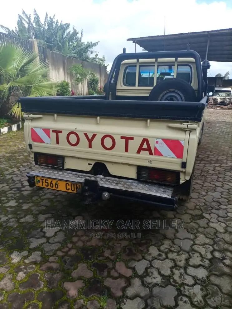 Toyota Land Cruiser 2008 Beige