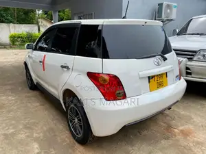 Toyota IST 2004 White