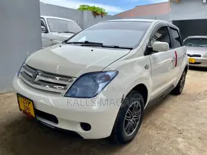 Toyota IST 2004 White