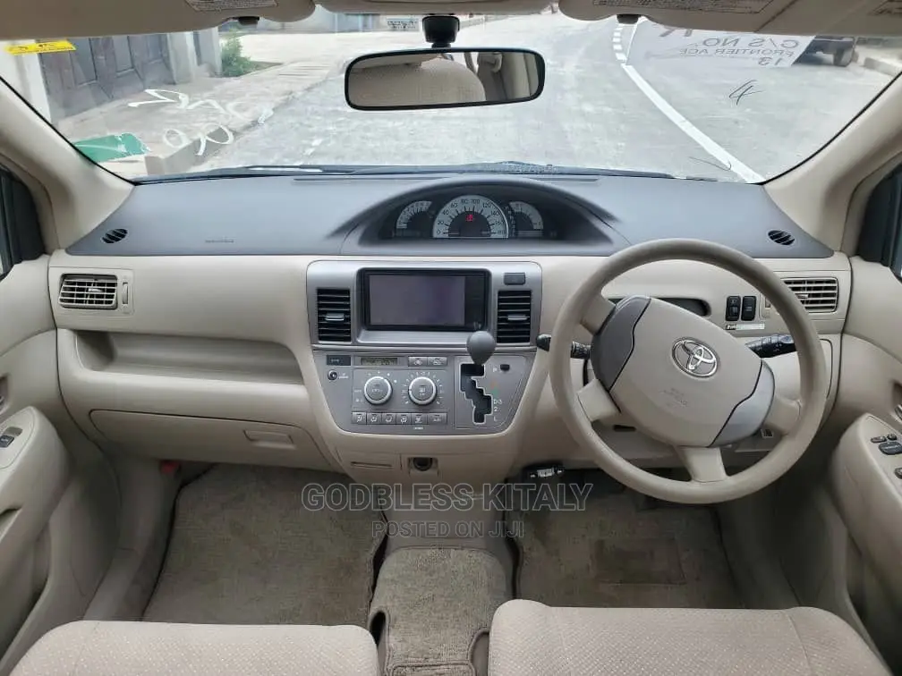 Toyota Raum 2008 Beige