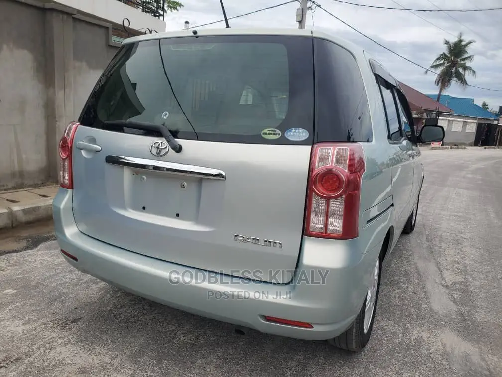 Toyota Raum 2008 Beige