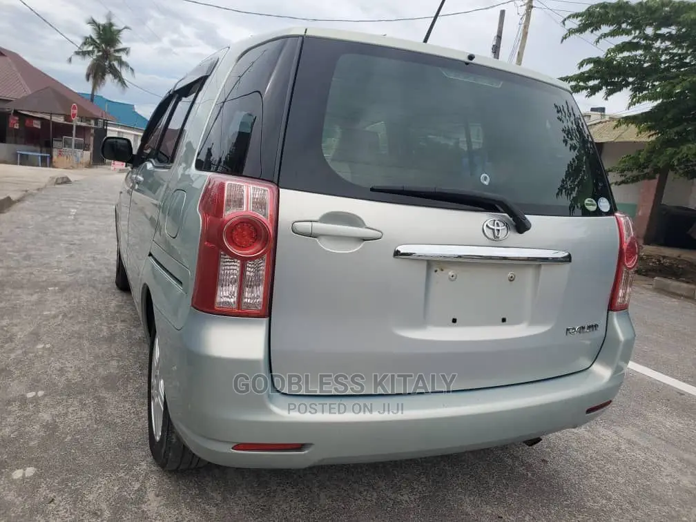 Toyota Raum 2008 Beige