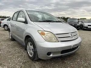 Toyota IST 2003 Silver