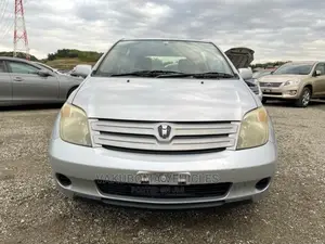 Toyota IST 2003 Silver