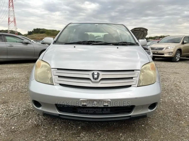 Toyota IST 2003 Silver