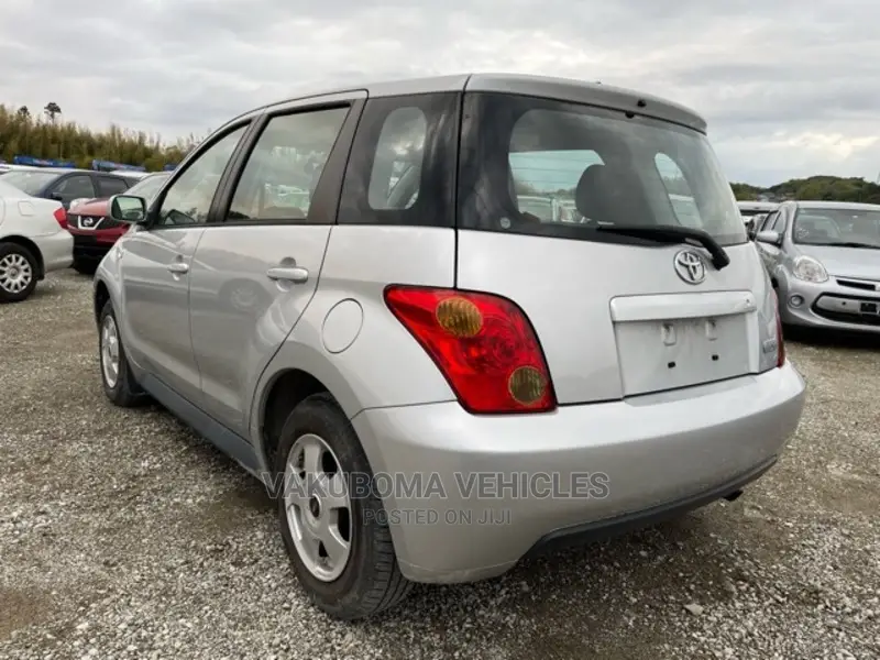 Toyota IST 2003 Silver