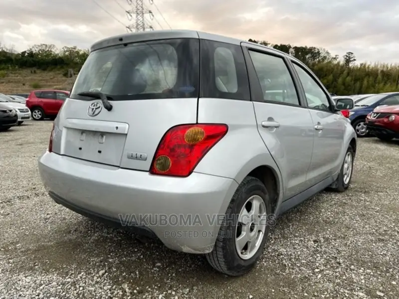 Toyota IST 2003 Silver
