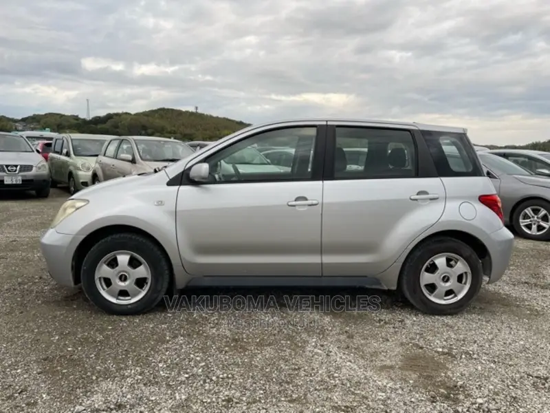 Toyota IST 2003 Silver