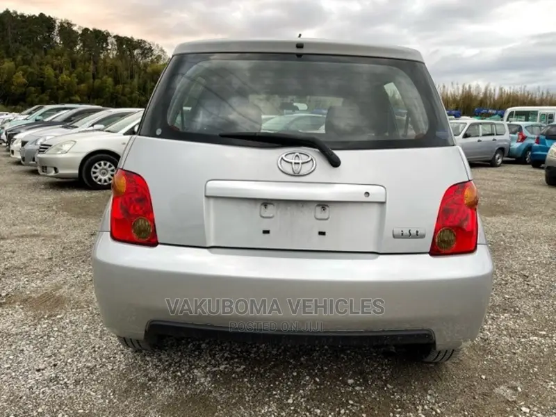 Toyota IST 2003 Silver