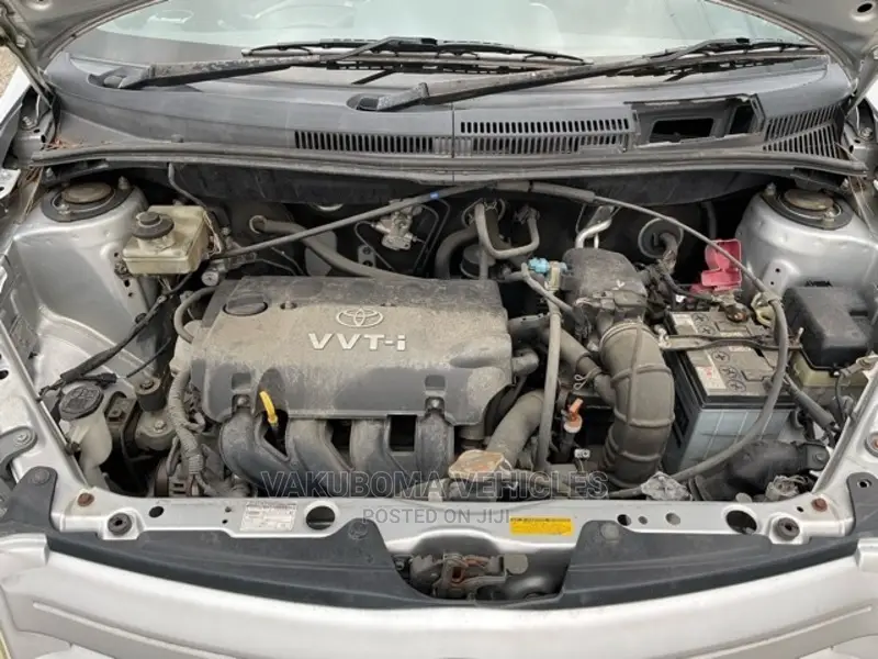 Toyota IST 2003 Silver